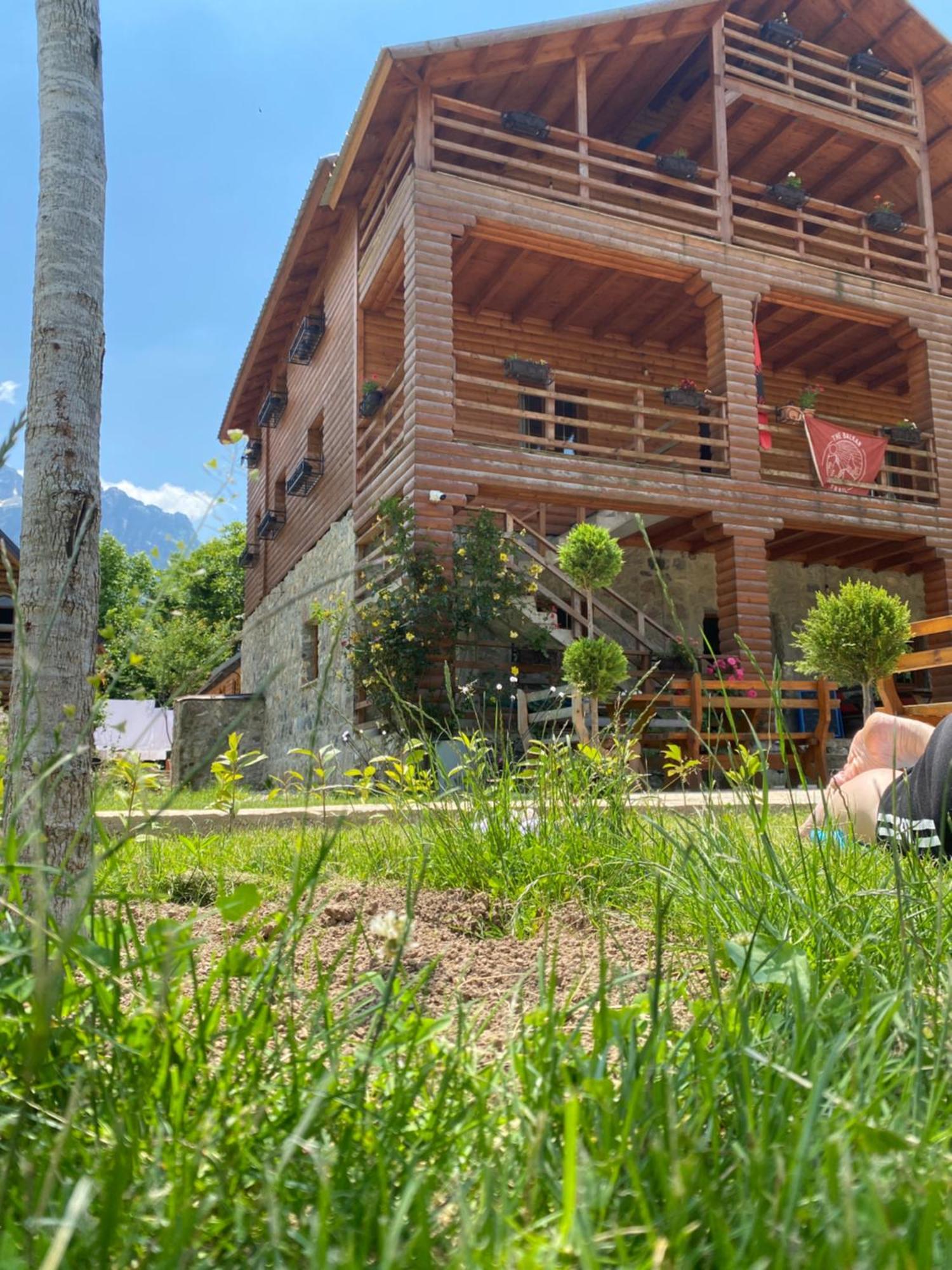 Bujtina Dreni Hotel Theth Exterior photo