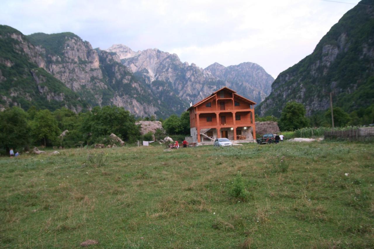 Bujtina Dreni Hotel Theth Exterior photo