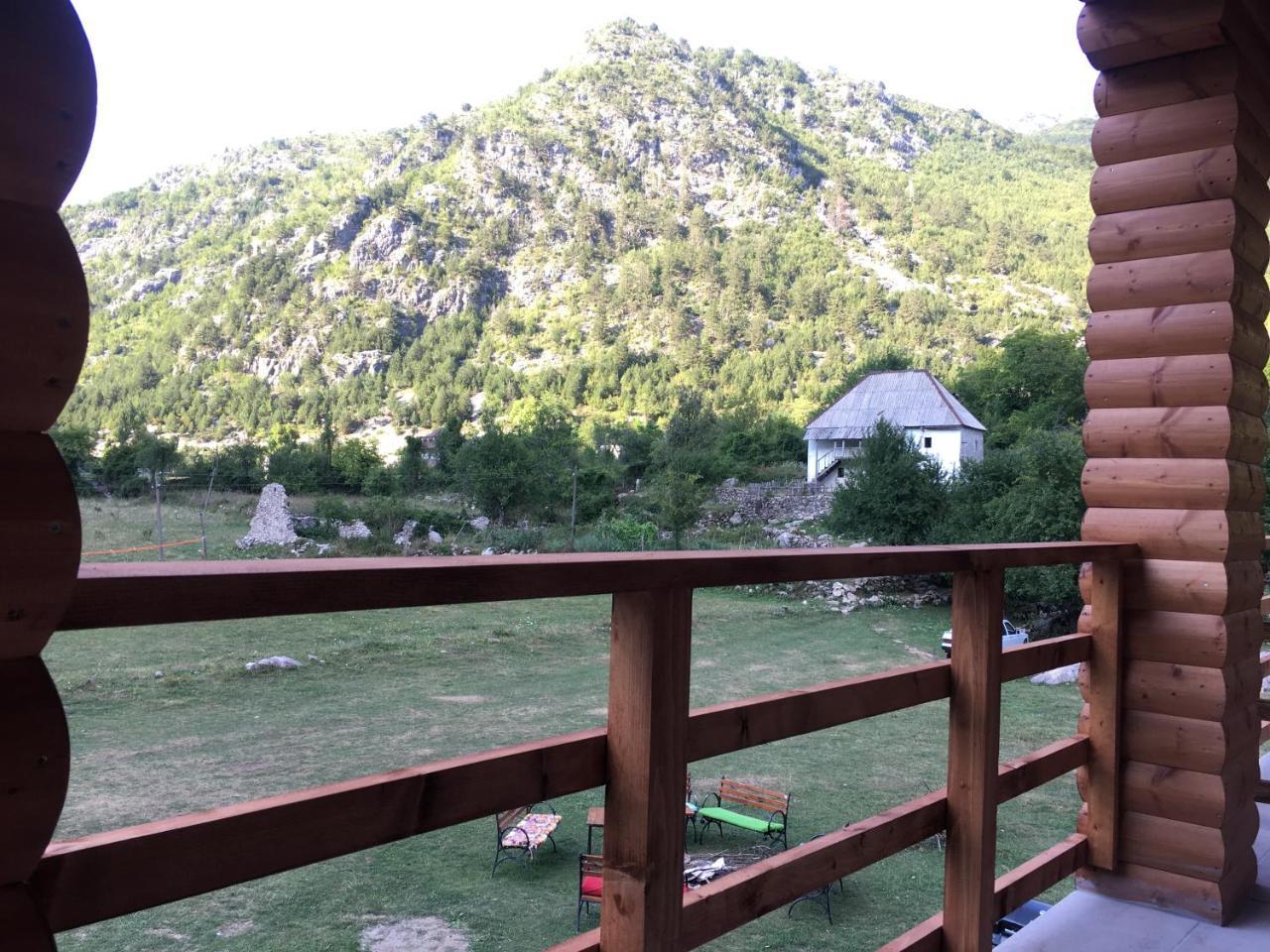 Bujtina Dreni Hotel Theth Exterior photo